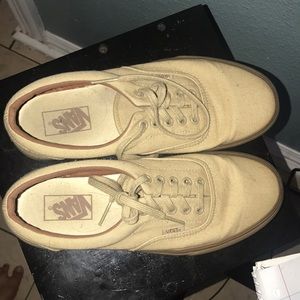 Tan vans used size 9.5 in women and a 8 in men (:
